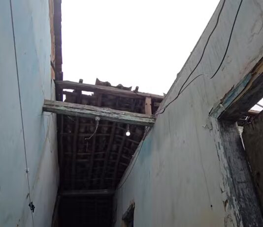 Após chuvas, casa desaba parcialmente na cidade de Estância