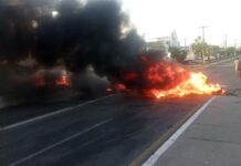 Moradores protestam pelo não recebimento de títulos de regularização fundiária e bloqueiam trânsito em Aracaju