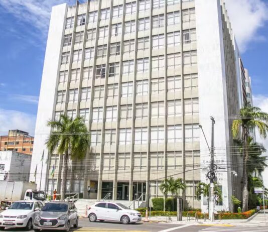 Desembargador Roberto Porto desiste de participar da escolha do Quinto Constitucional